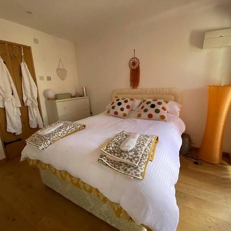 شقة The Retreat, A Relaxing Getaway For Couples Hambrook المظهر الخارجي الصورة