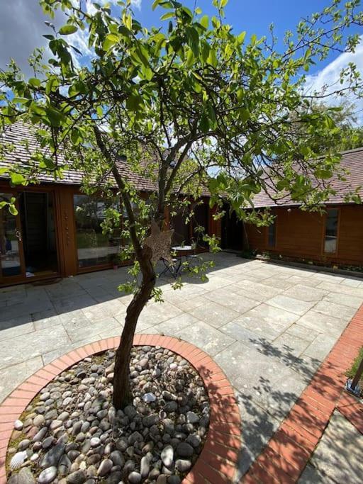 شقة The Retreat, A Relaxing Getaway For Couples Hambrook المظهر الخارجي الصورة